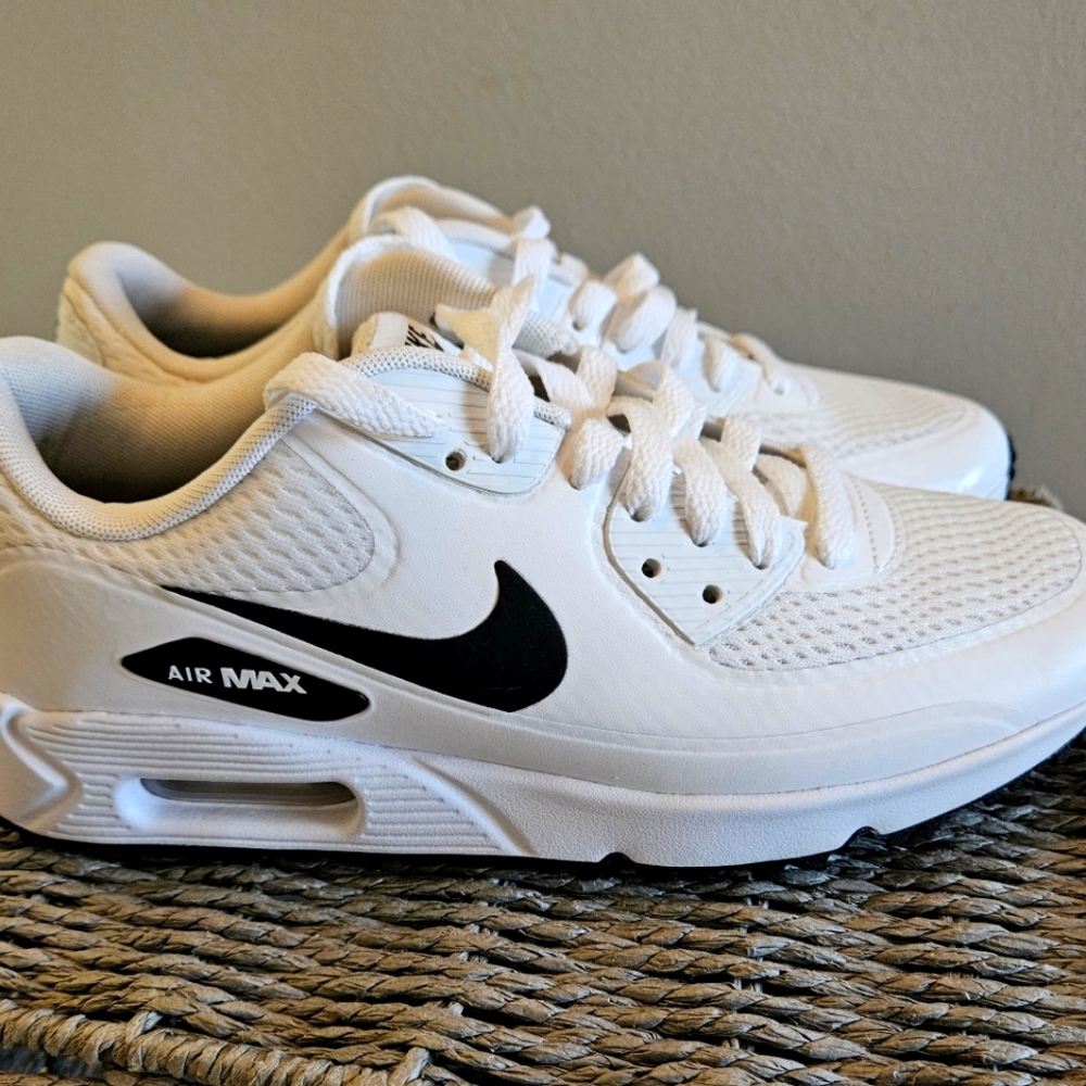 Nike Air Max White - Mens Size 6/Womans 8 - EUC